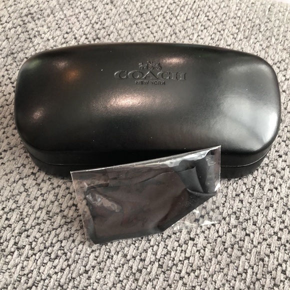 COACH clamshell eyeglasses case. Black. - Picture 3 of 5